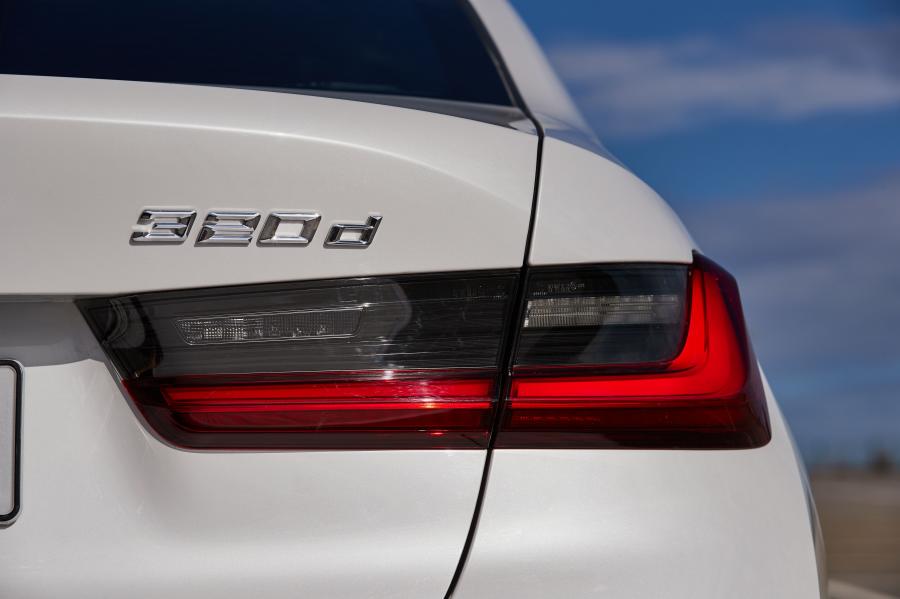 Логотип BMW 320d Sport Line (G20) 2019 года  (WW) (фото 169 из 311)